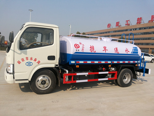 東風(fēng)5噸灑水車(chē)